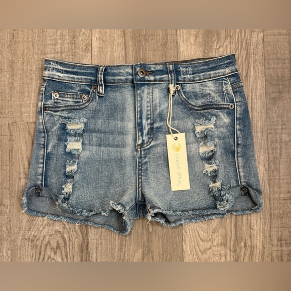 NWT Ocean Drive Blue Distressed Jean Shorts Size 9 - Picture 1 of 7